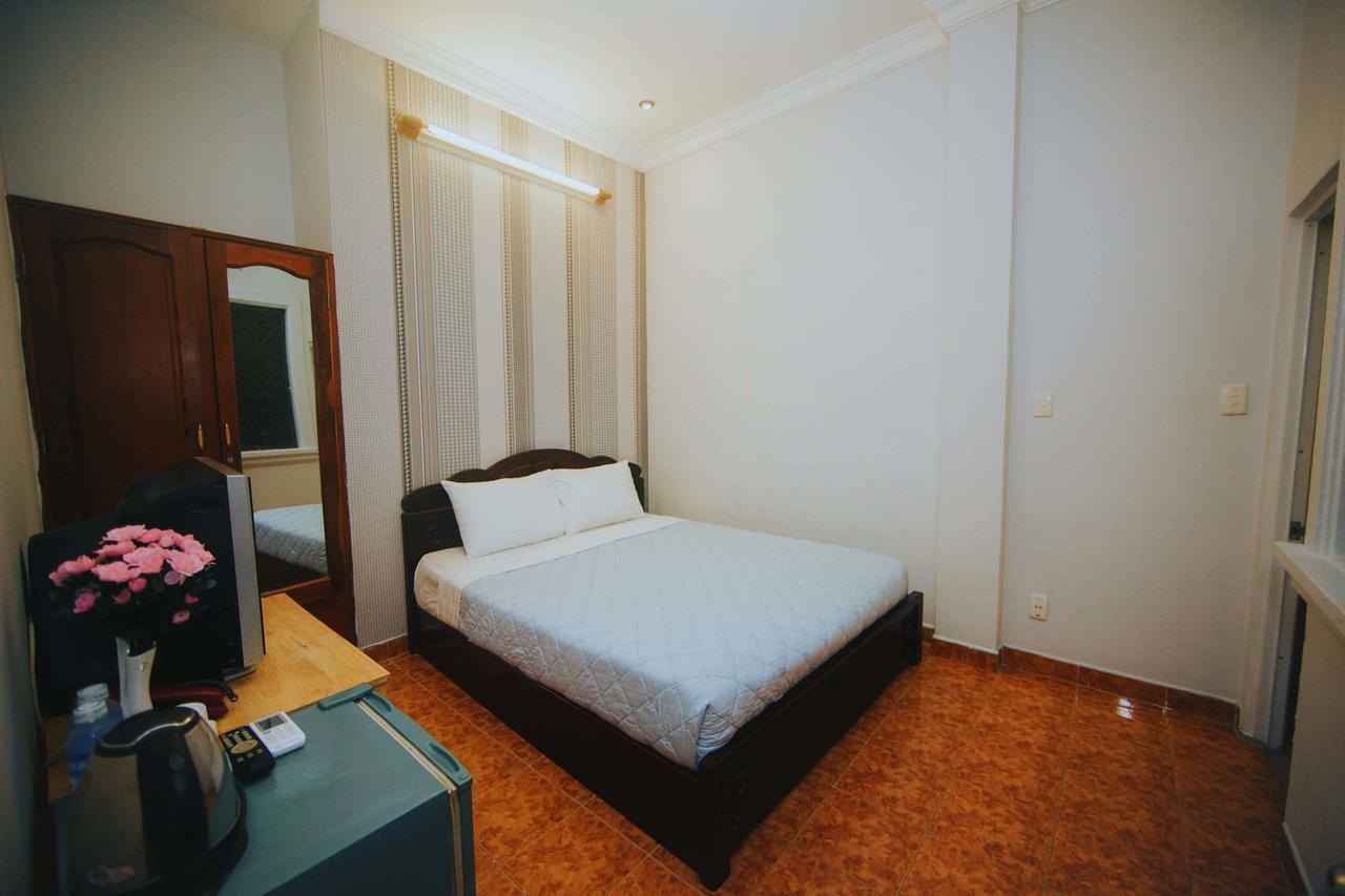 Ha Vy Hotel Thành Pho Ho Chí Minh Esterno foto