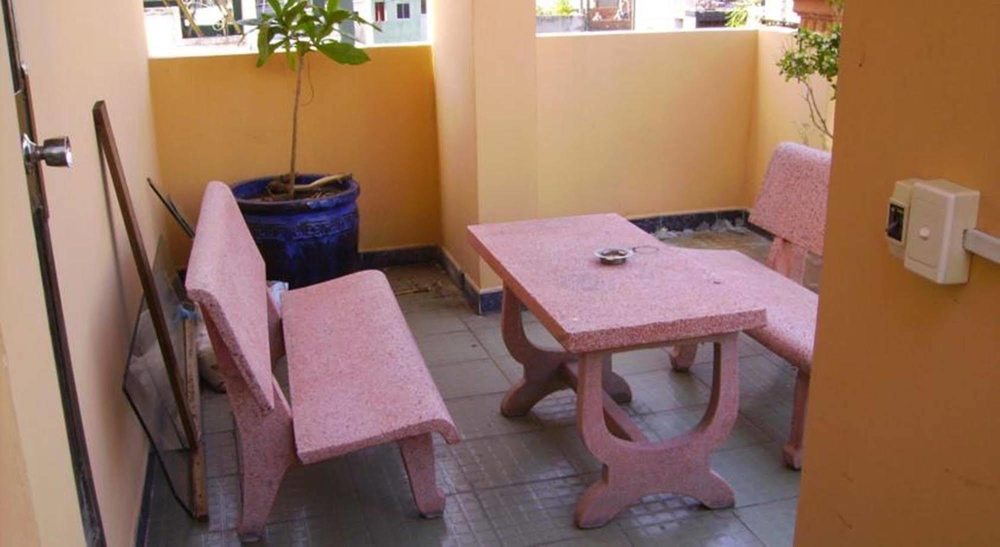 Ha Vy Hotel Thành Pho Ho Chí Minh Esterno foto