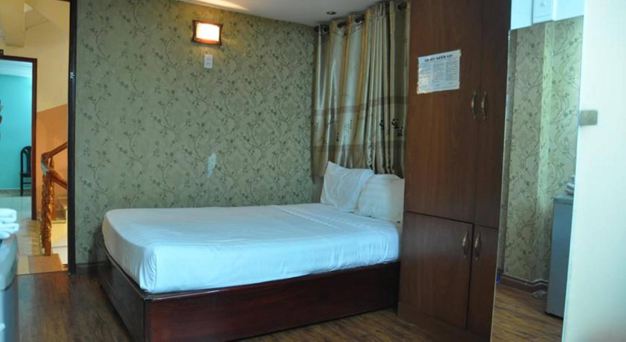 Ha Vy Hotel Thành Pho Ho Chí Minh Esterno foto