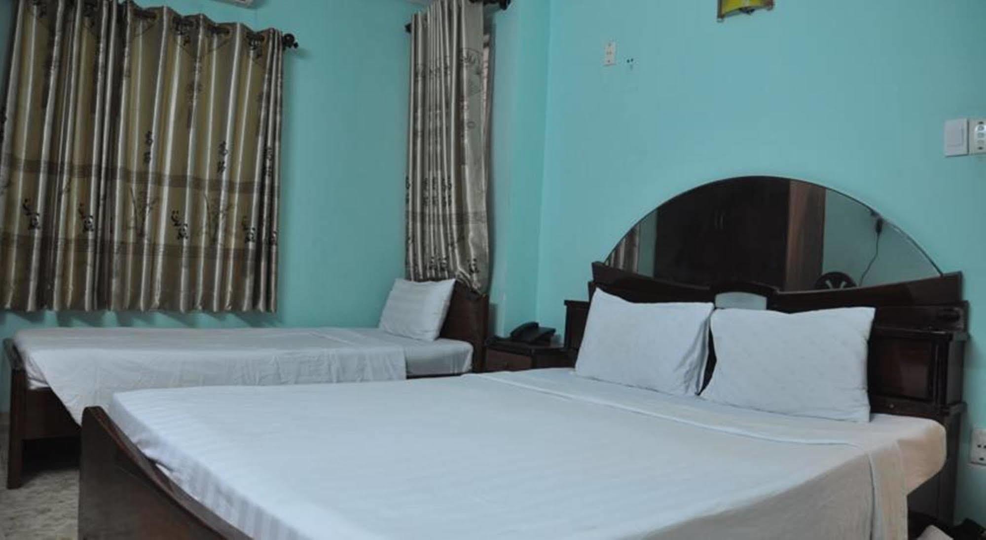 Ha Vy Hotel Thành Pho Ho Chí Minh Esterno foto