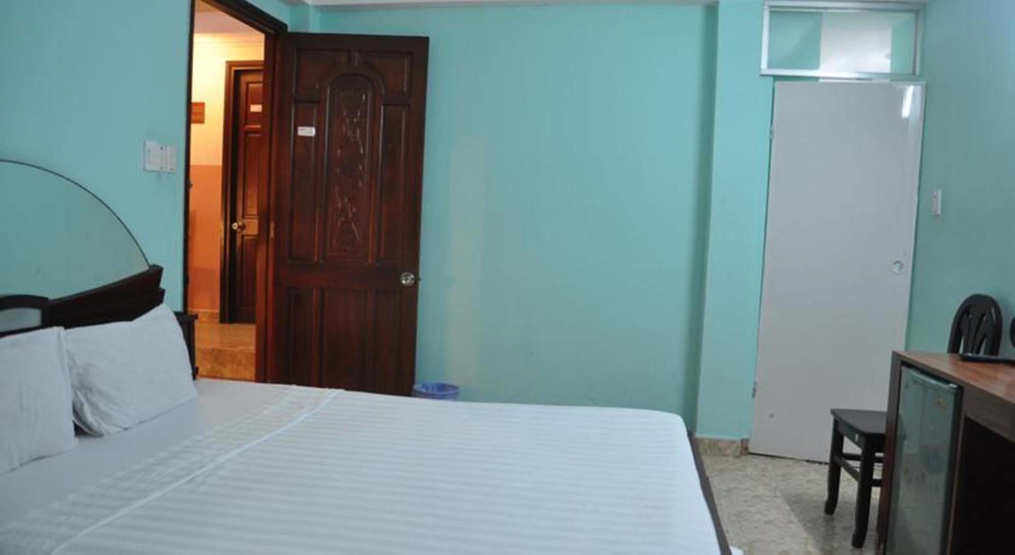 Ha Vy Hotel Thành Pho Ho Chí Minh Esterno foto