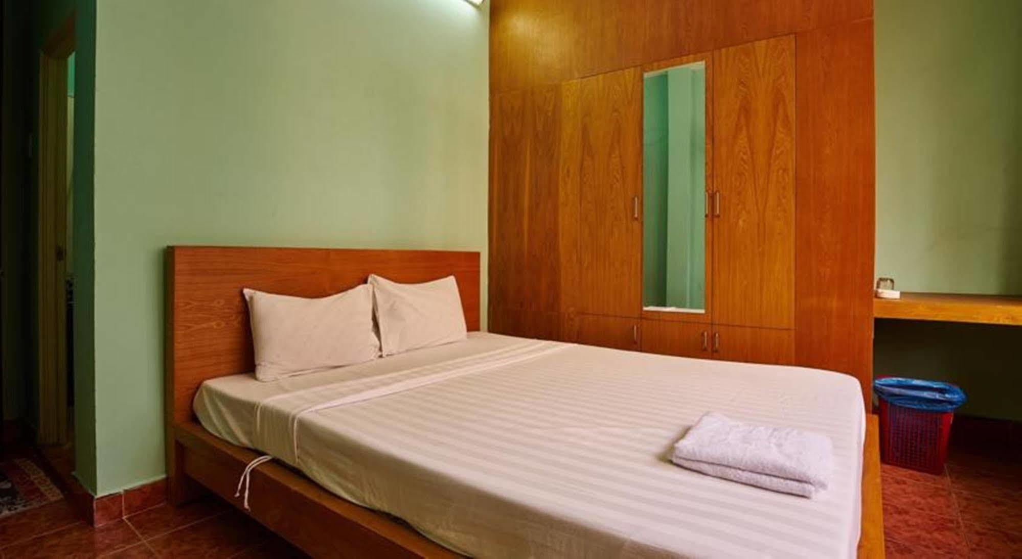 Ha Vy Hotel Thành Pho Ho Chí Minh Esterno foto