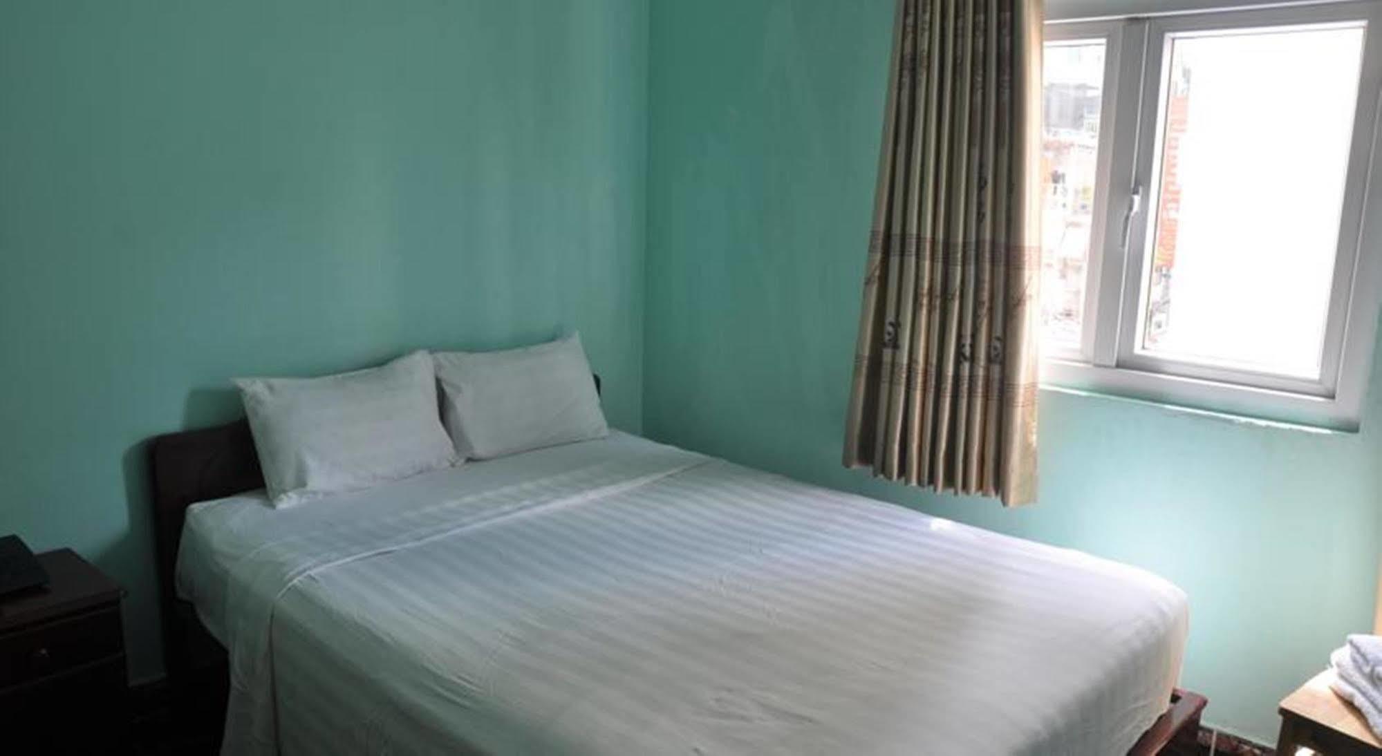 Ha Vy Hotel Thành Pho Ho Chí Minh Esterno foto