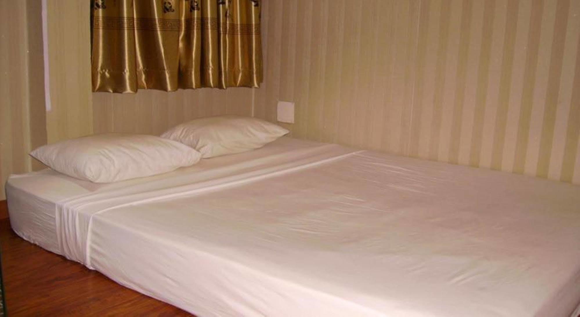 Ha Vy Hotel Thành Pho Ho Chí Minh Esterno foto