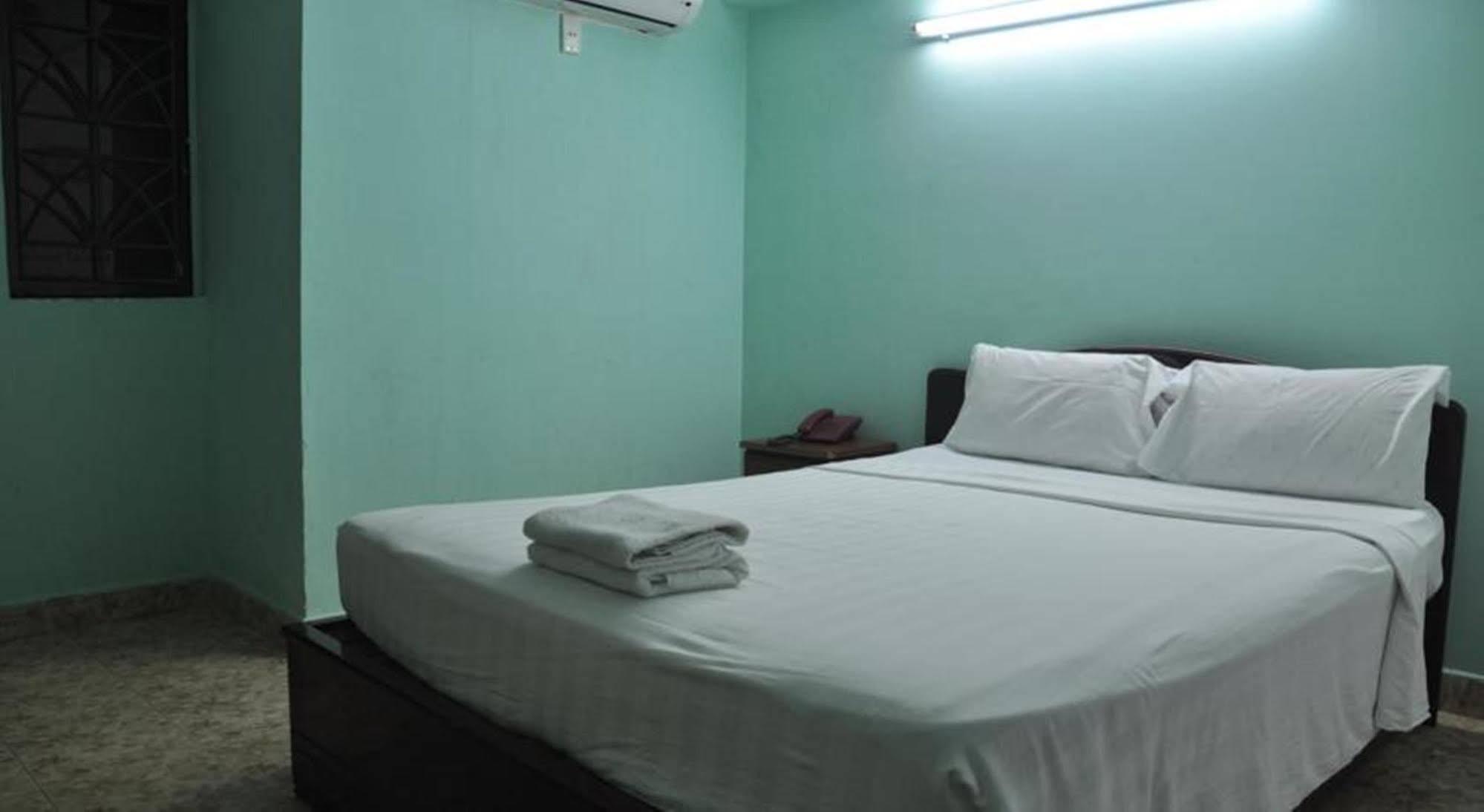 Ha Vy Hotel Thành Pho Ho Chí Minh Esterno foto