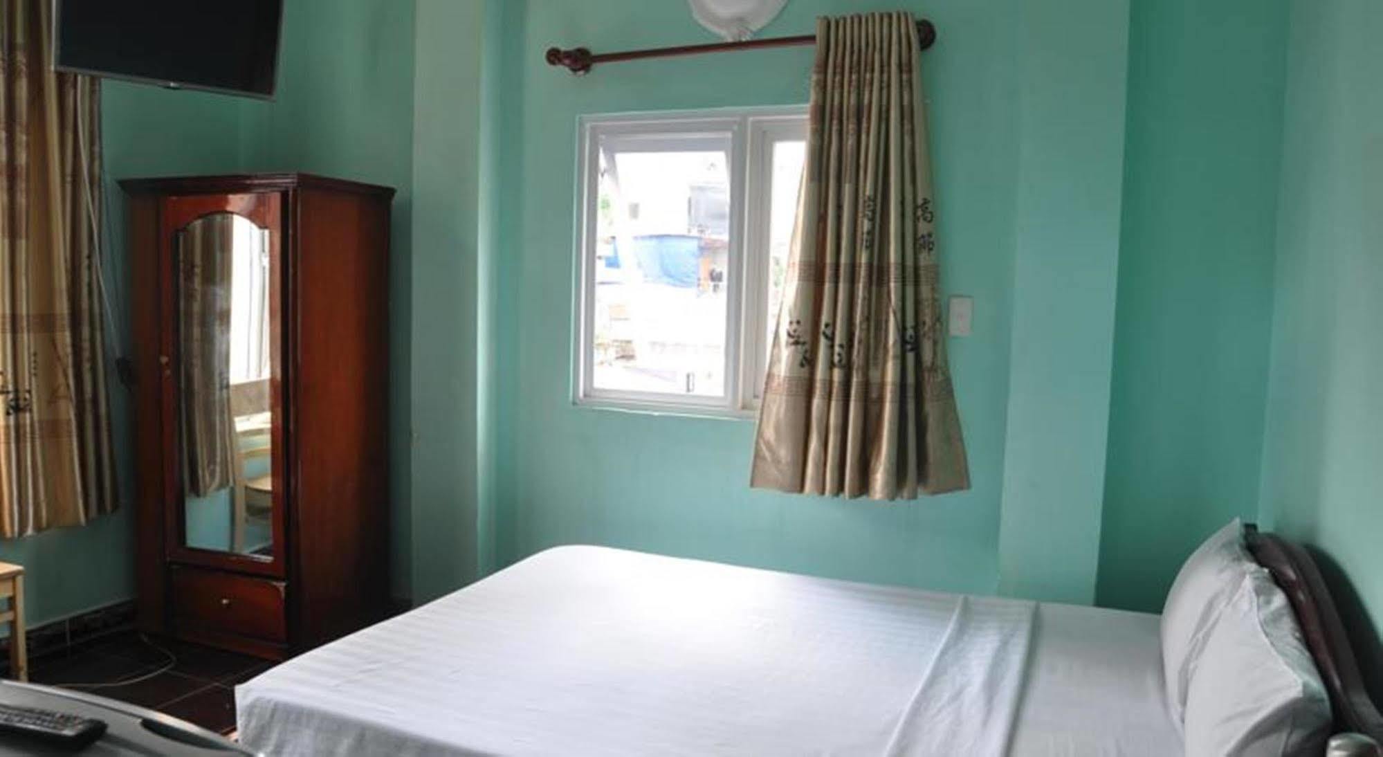 Ha Vy Hotel Thành Pho Ho Chí Minh Esterno foto